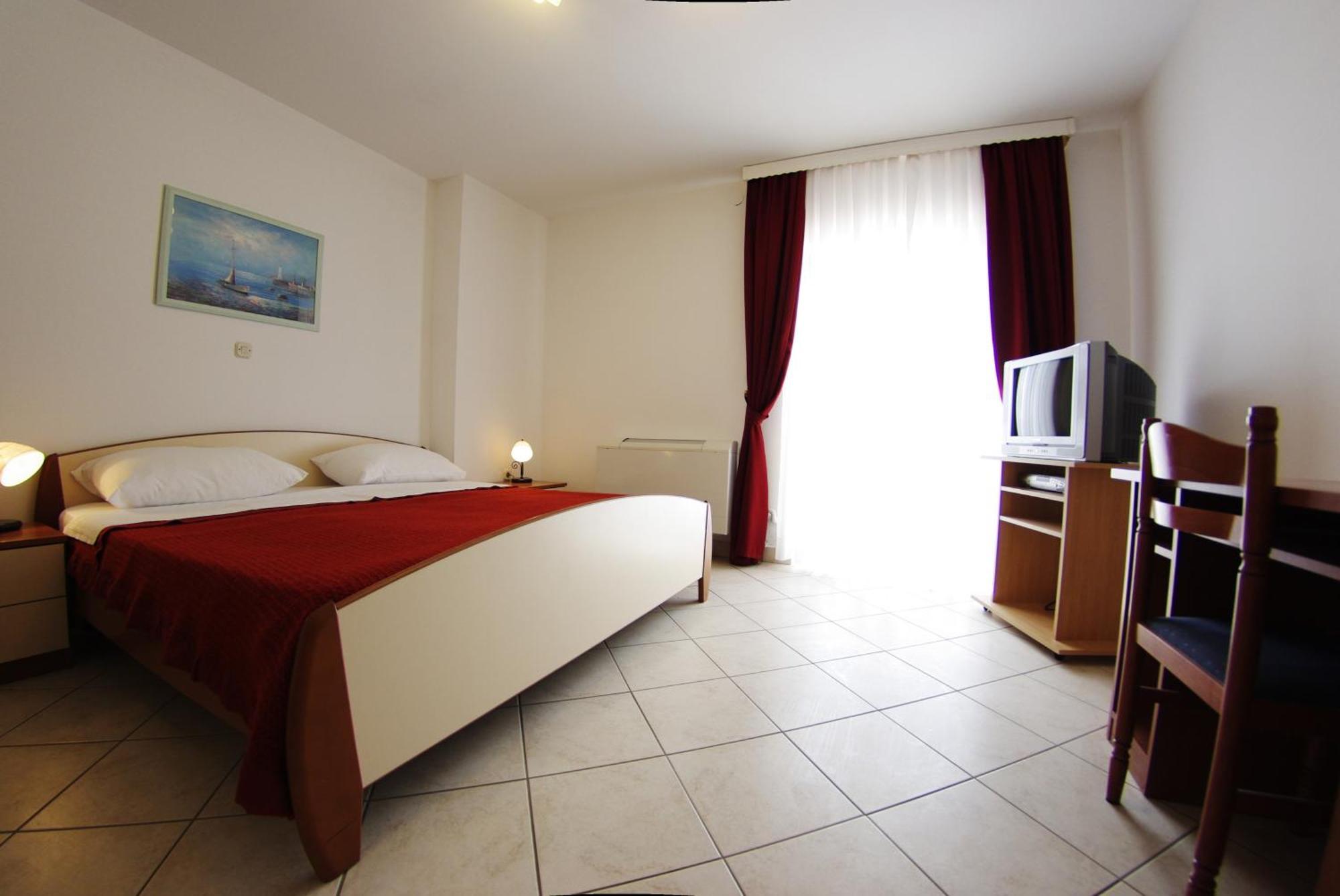 Aurora Hotel 3*