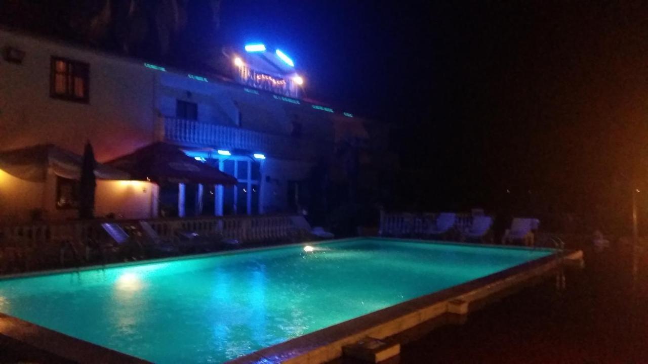 Aurora 3*